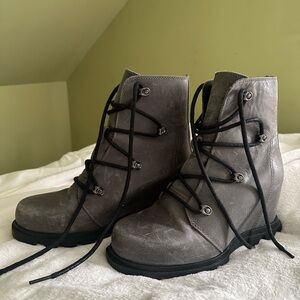 Sorel Wedge High-Ankle Boots - Size 8